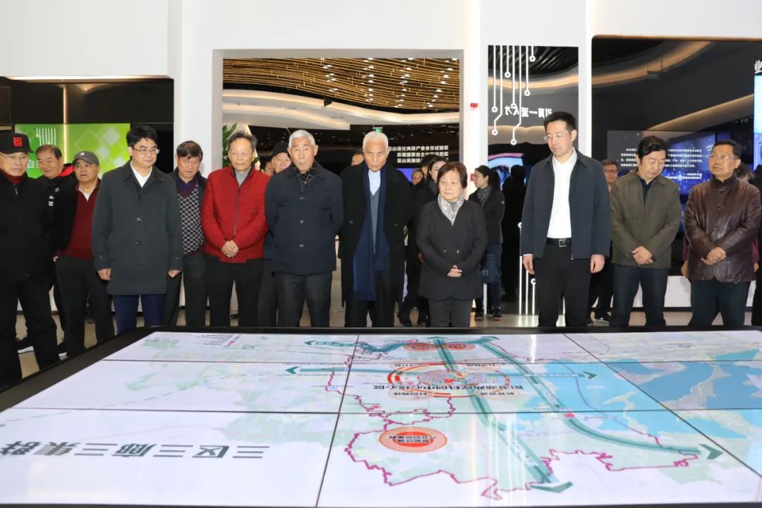 化工公司網(wǎng)站模板,化工公司網(wǎng)頁模板,響應式模板,網(wǎng)站制作,網(wǎng)站建站 圖片