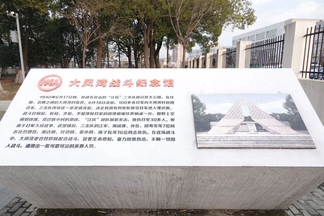 化工公司網(wǎng)站模板,化工公司網(wǎng)頁模板,響應(yīng)式模板,網(wǎng)站制作,網(wǎng)站建站 圖片