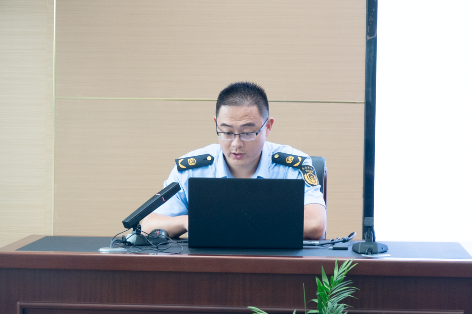化工公司網(wǎng)站模板,化工公司網(wǎng)頁(yè)模板,響應(yīng)式模板,網(wǎng)站制作,網(wǎng)站建站 圖片